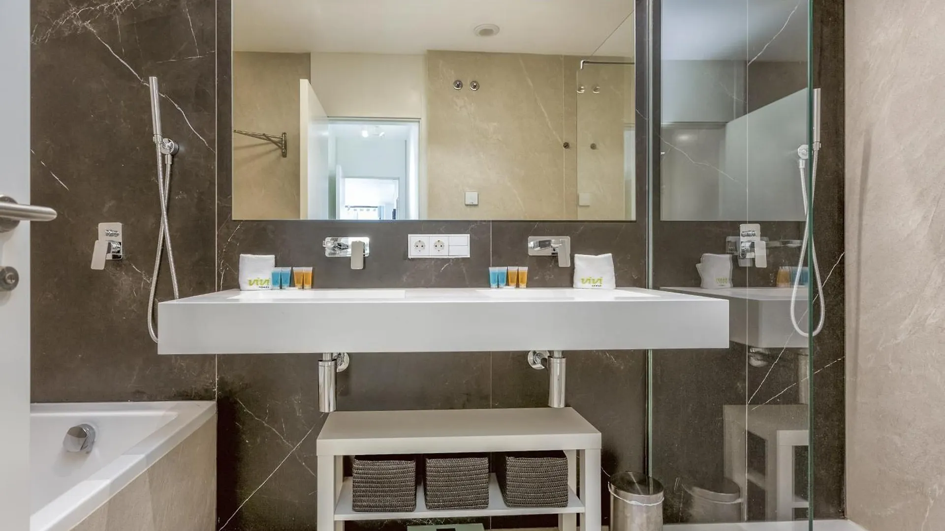 Vivi Homes - Choco Pool, Gym, Terrace & Beach Torremolinos Apartment